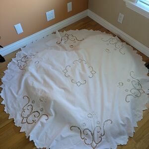 Vintage Handmade Floral Cut work 60” x 60”Elegant White Embroidered Tablecloth